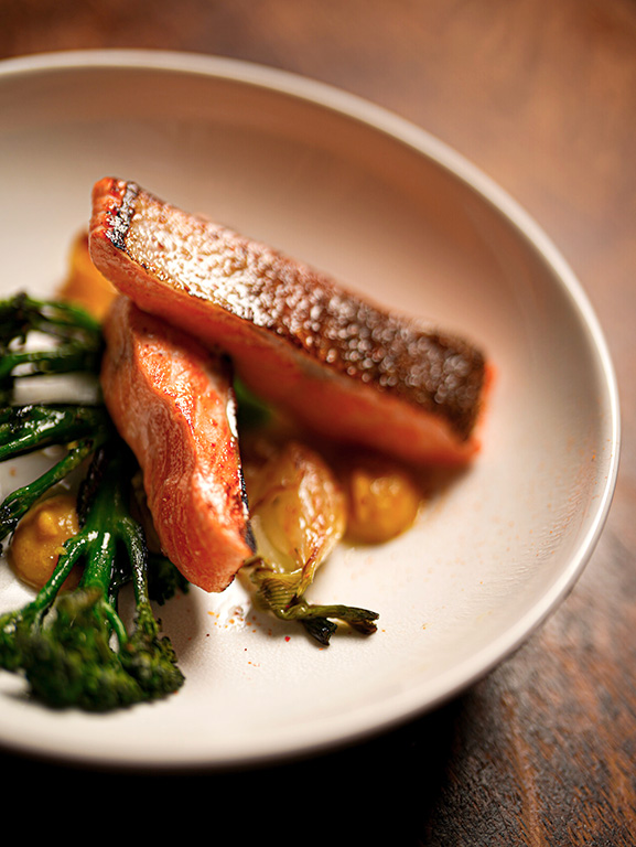 Poissonsaumonrestaurantminderunigs